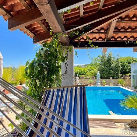 Apartman Gorana With Swimming Pool Jelsa  Bagian luar foto
