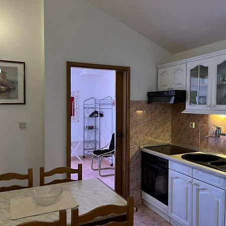 Apartman Gorana With Swimming Pool Jelsa  Bagian luar foto